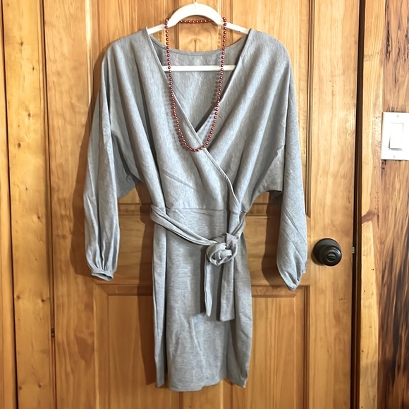🥀 Gray Knit Wrap Top Reversible Dress, Sz Med, New 🥀 - Picture 3 of 11